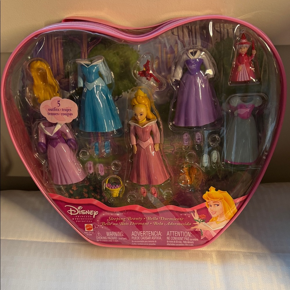 Disney Aurora Dress-Up Polly Pocket Set